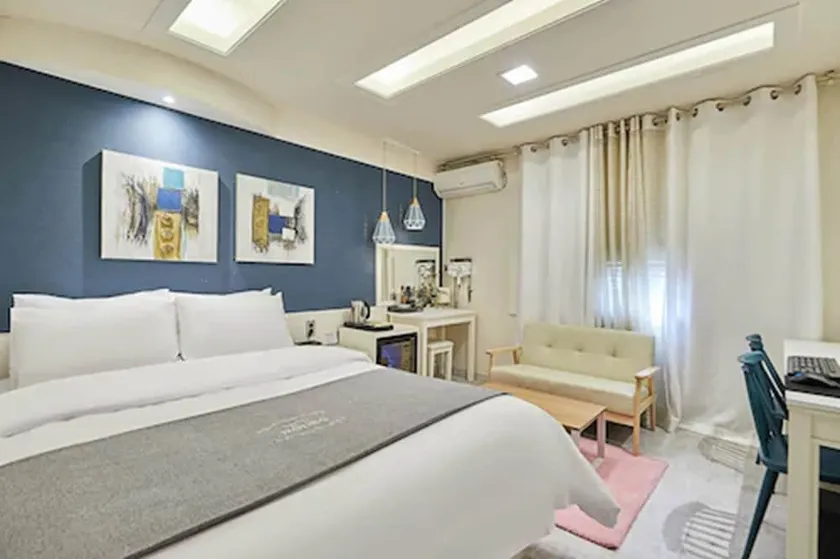 Rodeo Hotel - Image 1