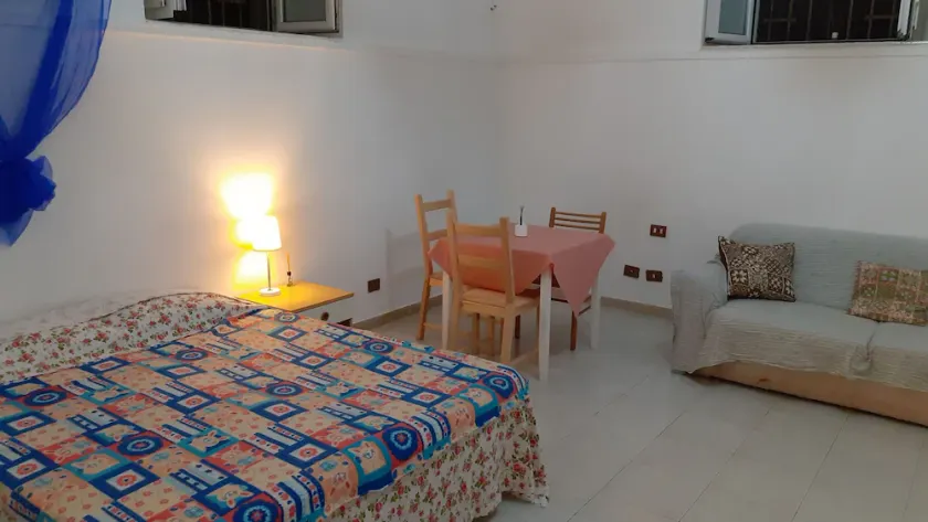 Room in Rome - Image 1