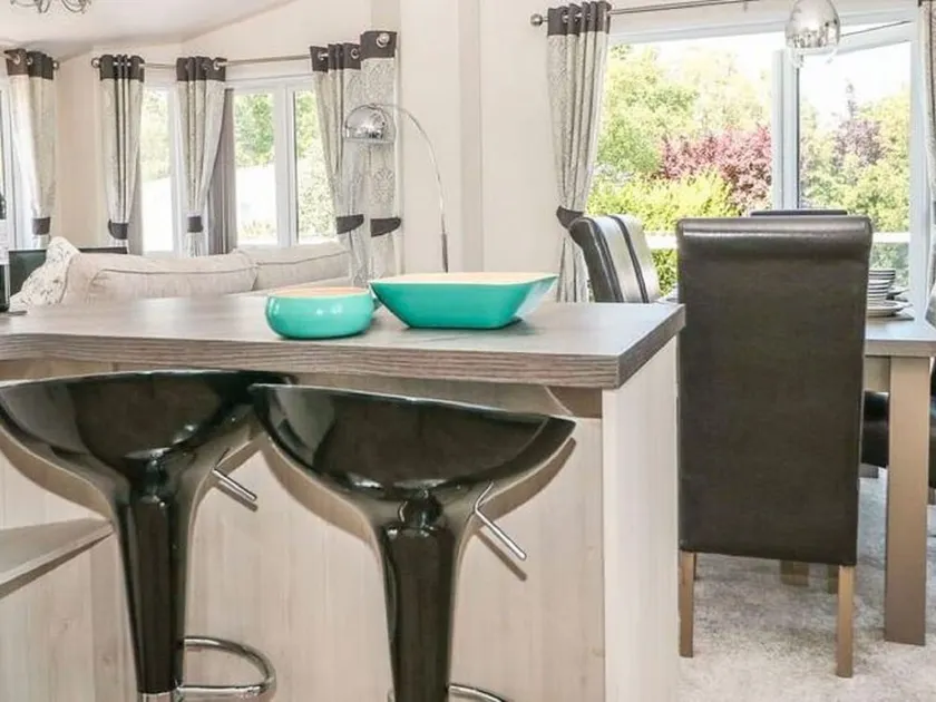 Lavish Holiday Home in Saint Leonards With Swimming Pool - Image 1