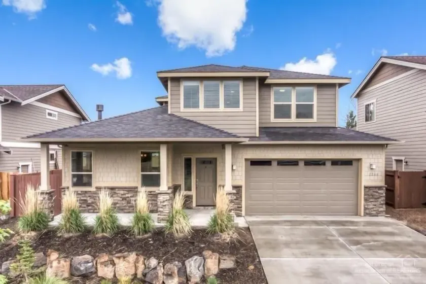 Jacksons Place 3 Bedroom Home by Redawning - Image 1