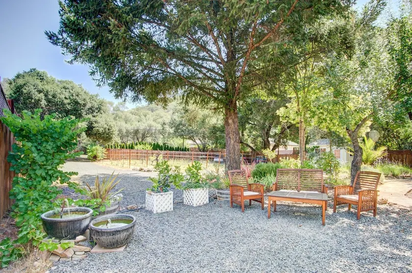 2br Wine Country Gem W/ Large Backyard 2 Bedroom Home - Image 1