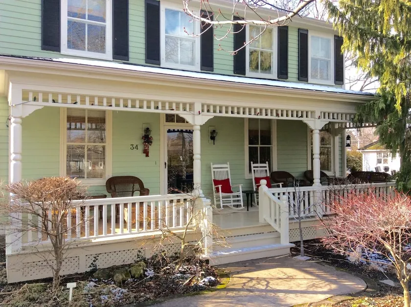 Scarlet Tunic Bed and Breakfast - Image 1