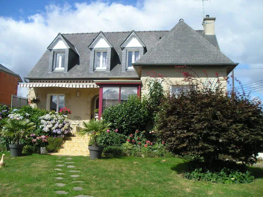 Les Hortensias Bed & Breakfast - Image 1