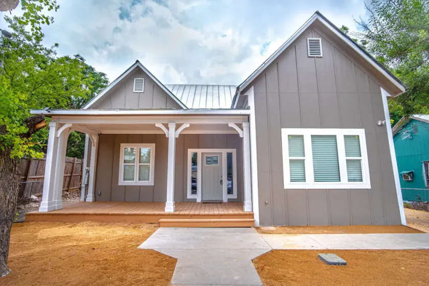 Brand New Remodeled 3BR2BA House Near Downtown - Image 1