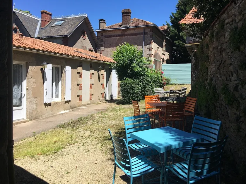 Maison d'une chambre avec piscine partagee jacuzzi et jardin clos a La Gaubretiere - Image 1