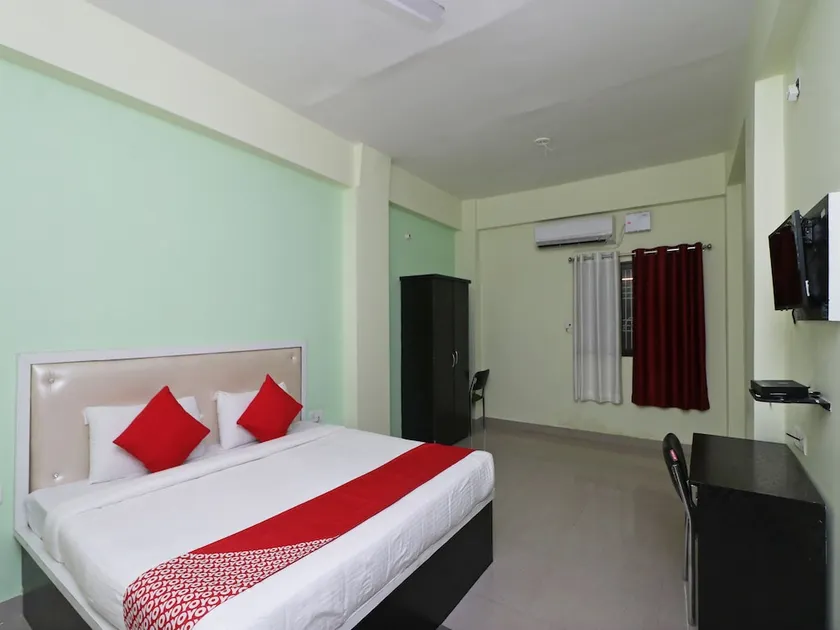 OYO Flagship 26593 Yug Residency BHU Rd - Image 1