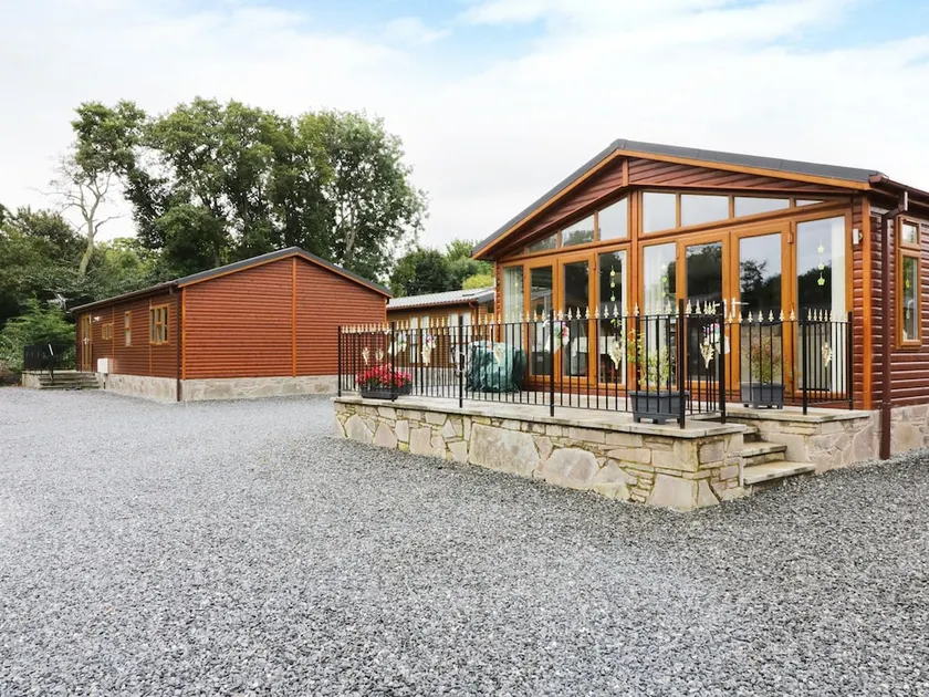 Grand Eagles Luxury Lodge Park - Image 1