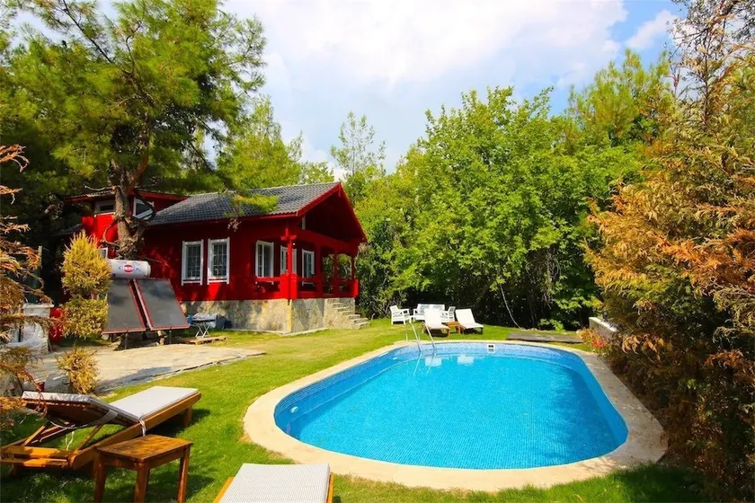 Villa Red - Image 1