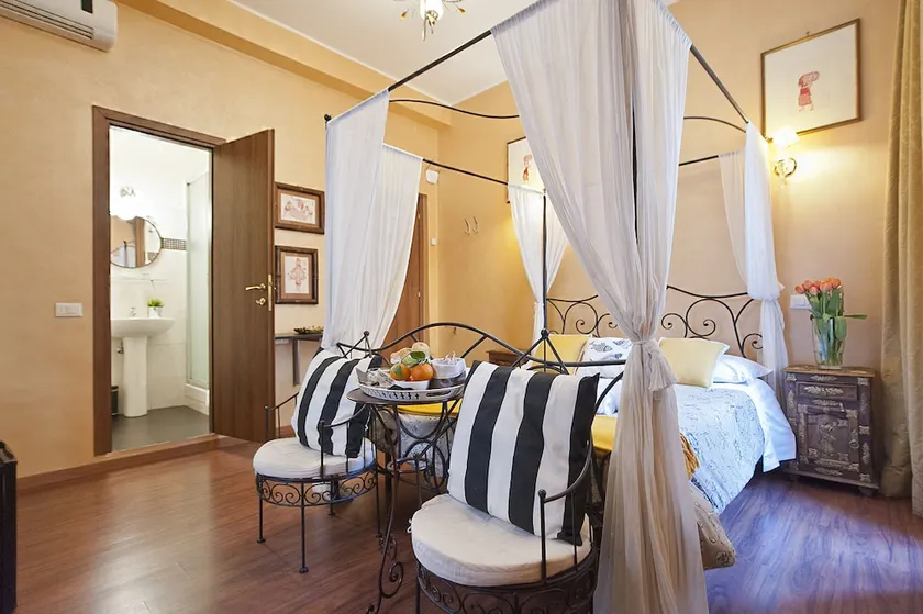 Holidays Rooms Rome - Image 1