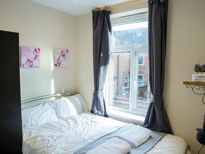 I'm Your Host - Leicester City Guest House - Image 1