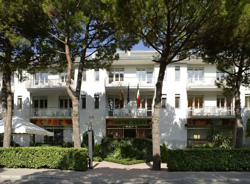 Lory - Image 1
