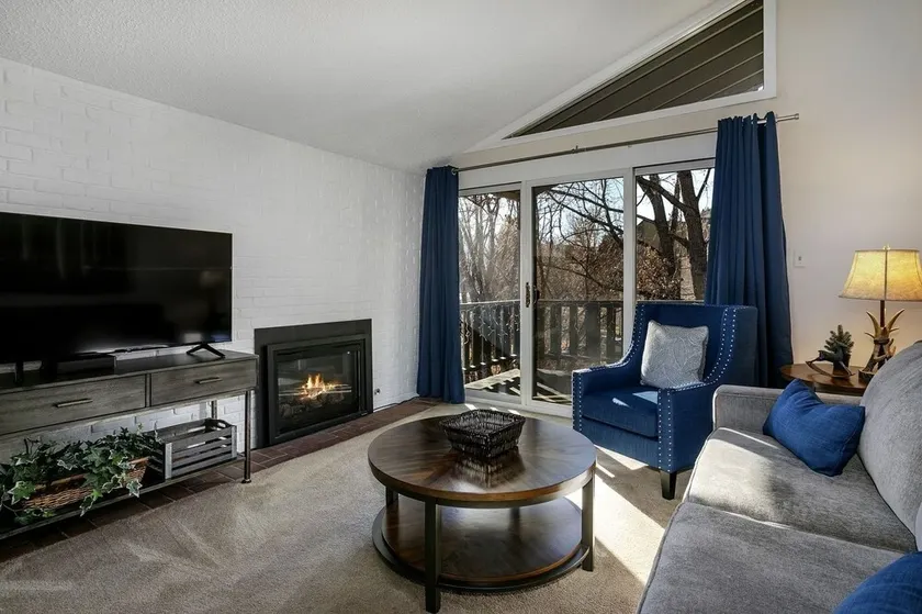9 Sandstone70 3 Bedroom Condo by RedAwning - Image 1