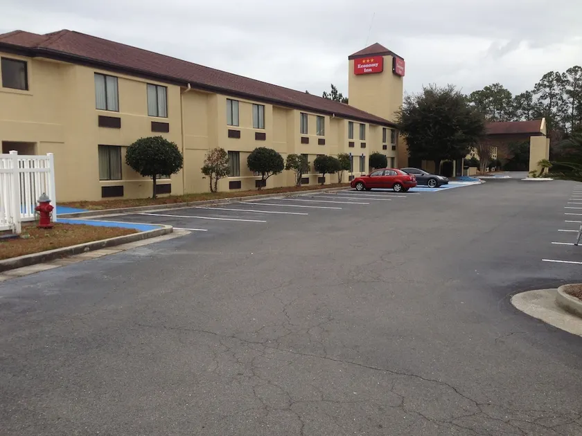 Economy Inn Brunswick - Image 1