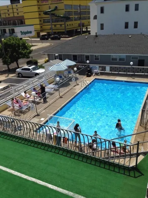 Sandpiper Motel - Image 1