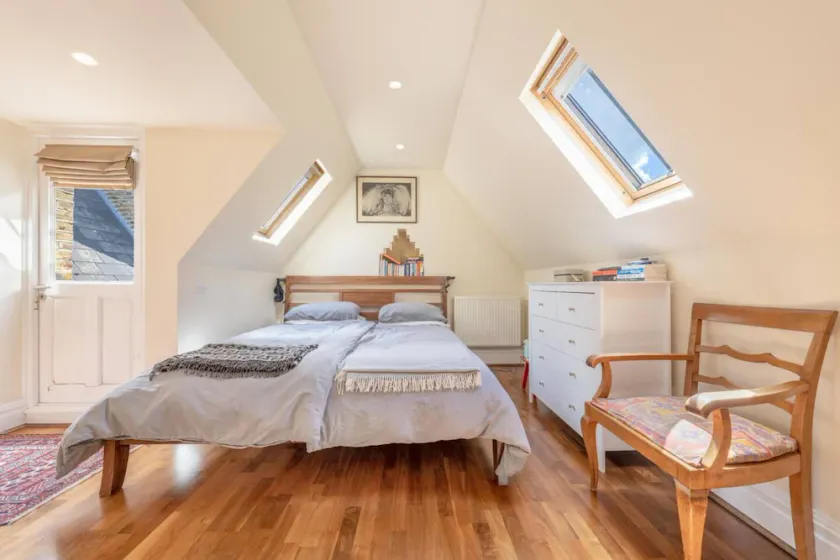 Stunning 3 Bedroom Apartment in Trendy Chalk Farm - Image 1