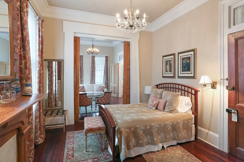 ELYSIAN FIELDS INN - BED AND BREAKFAST - Image 1