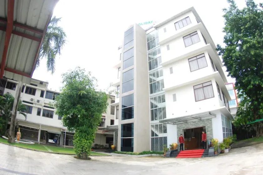 Holiday Hotel Yangon - Image 1