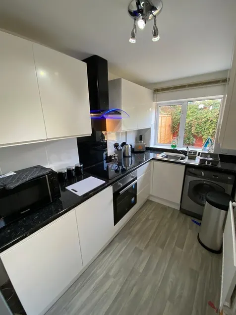 Reading 3 Bedroom apartment - Image 1