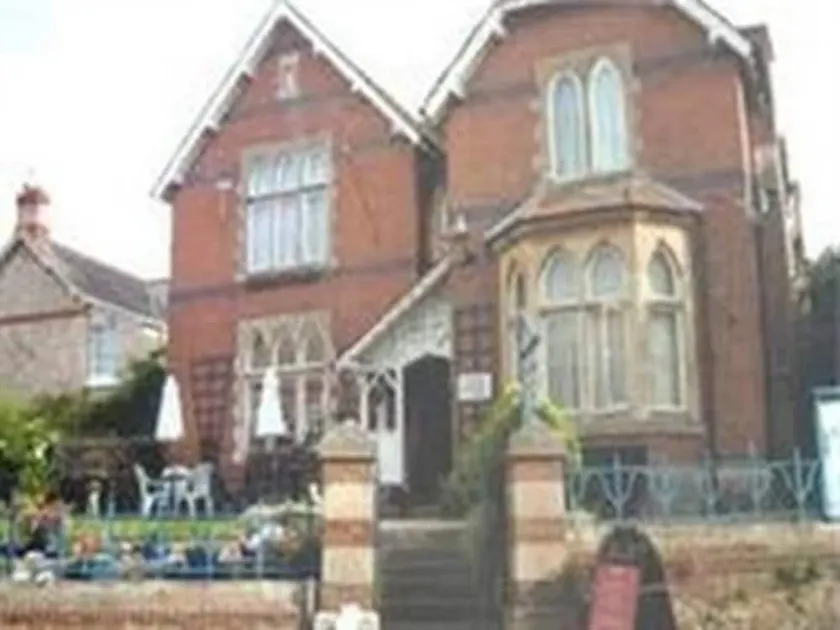 Courtenay House - B&B - Image 1