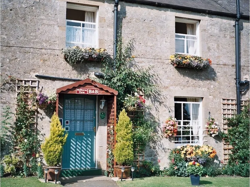Hallbarns Bed & Breakfast - Image 1