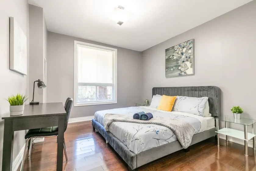 Bright and Spacious - 3BR Apt With Netflix - Near High Park - Image 1