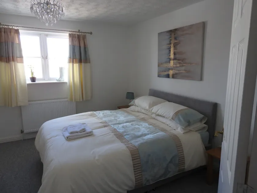 Charming 2-bed House in Torquay - Image 1