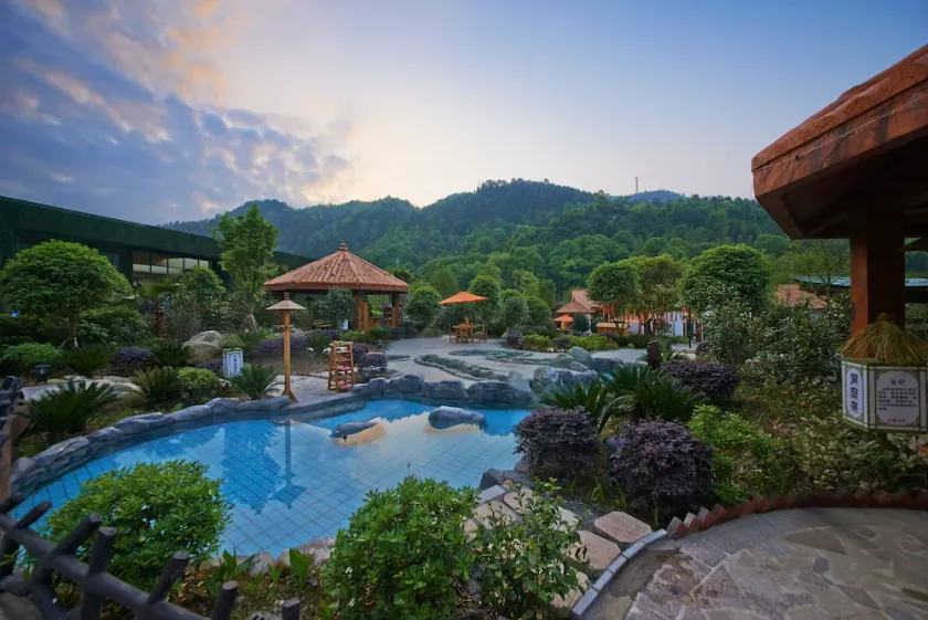 Narada Resort & Spa Pingxiang - Image 1