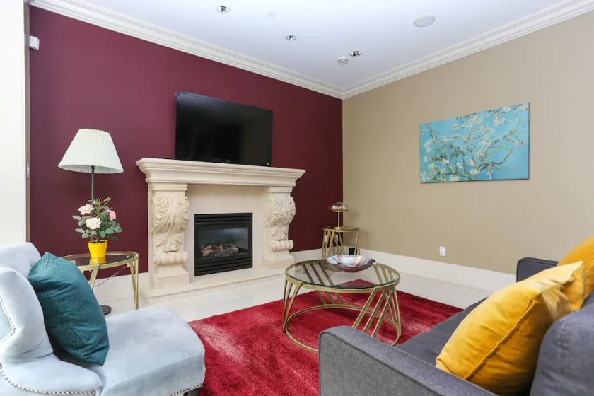Grand 4 Bedroom Vacation House near Vancouver Downtown - Image 1