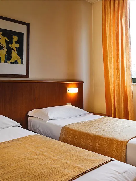 Leonardo Hotel - Image 1