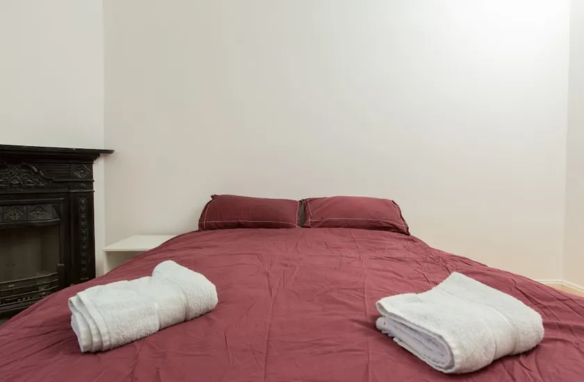 Spacious 1BR Flat With View in Edinburgh -sleeps 4 - Image 1