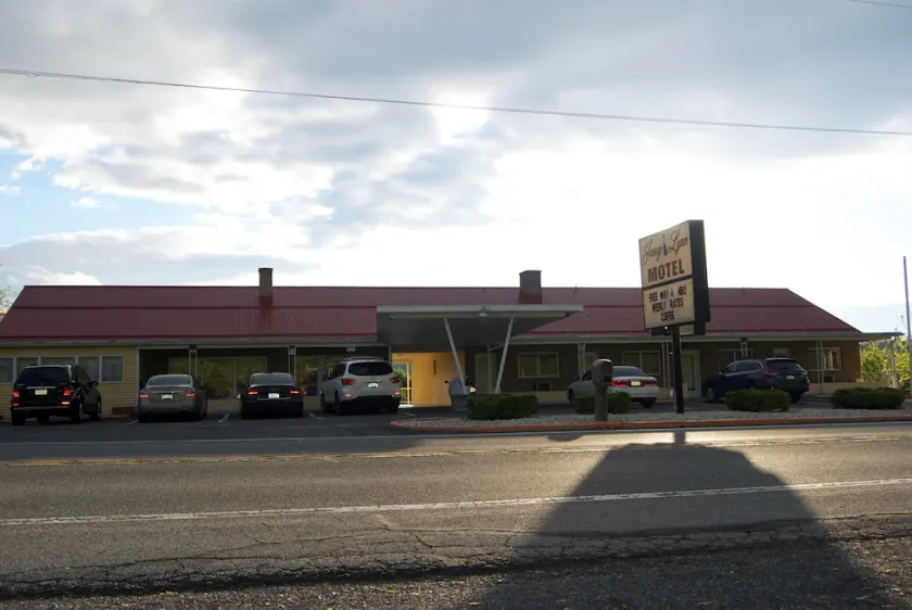 Janey Lynn Motel - Image 1