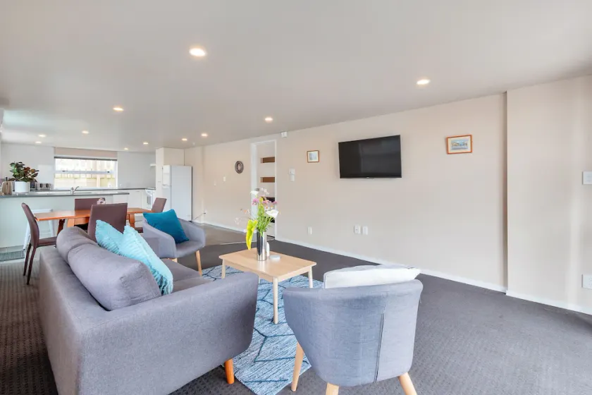 Sunny Pakuranga Delight - Image 1