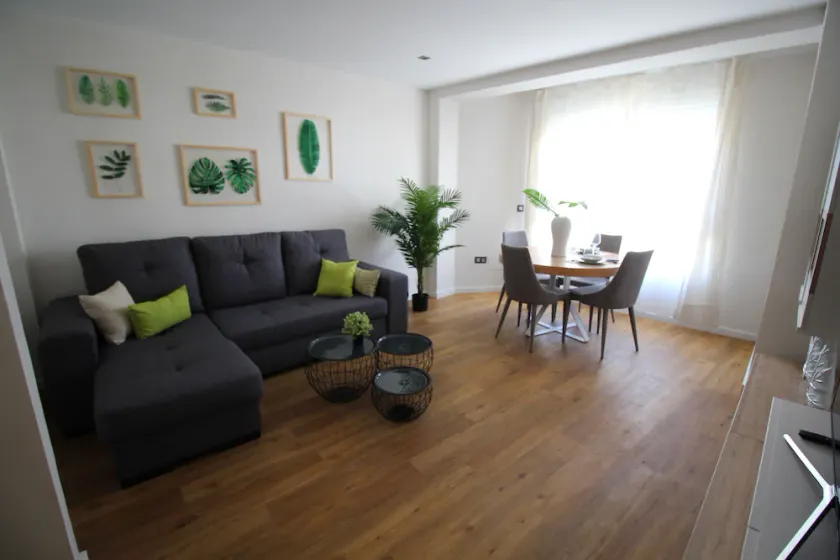 Expoholidays-Rueda Lopez apartamento de lujo - Image 1