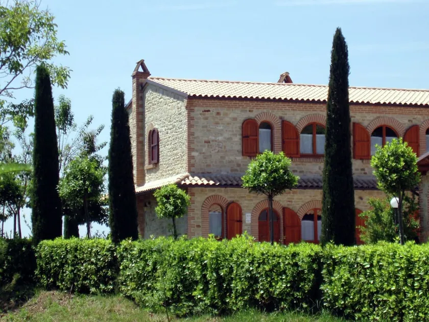 Holiday Home in Montelparo with Pool, Tennis Court & Parking - Image 1