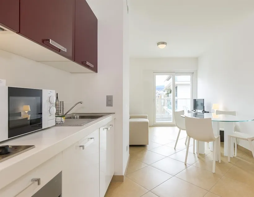 Prestige 38 - Image 1