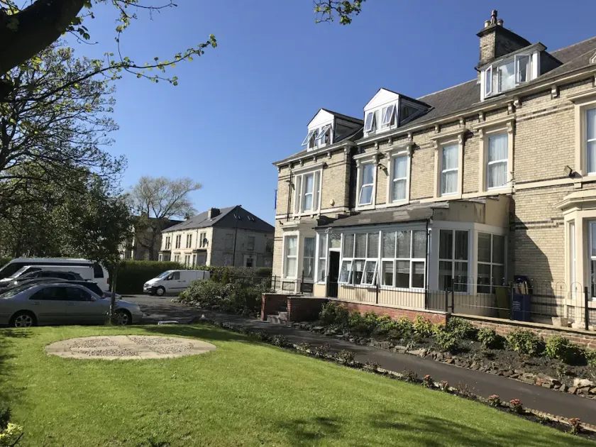 Clifton House Hotel - B & B - Image 1