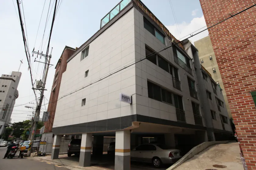 Lombard House - Image 1