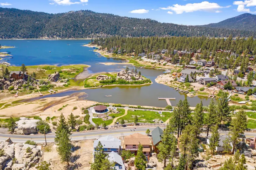 Heavenly Daze - 2br/1bahot Tub/gazebo/smart Tv/fenced Yard/deck/barbecue/fireplace 2 Bedroom Cabin - Image 1