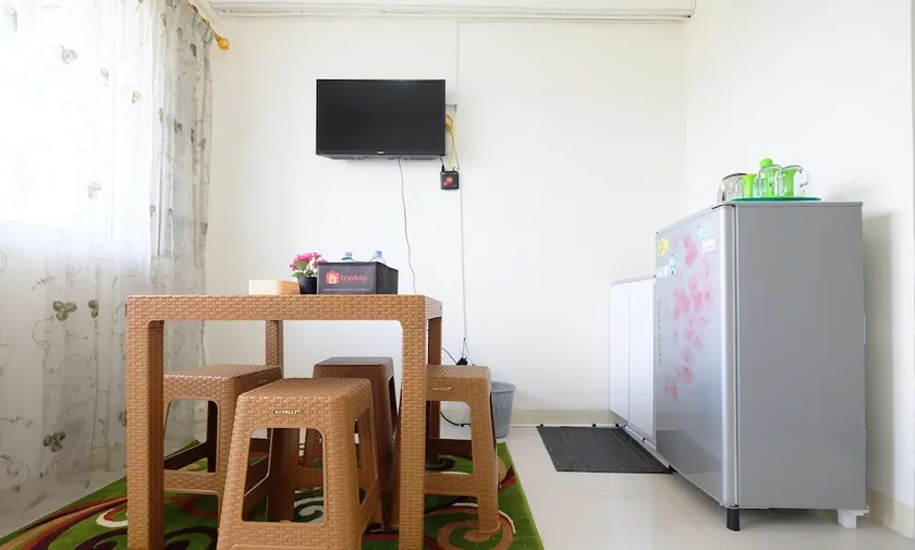 Simply Green Pramuka Apartment - Image 1