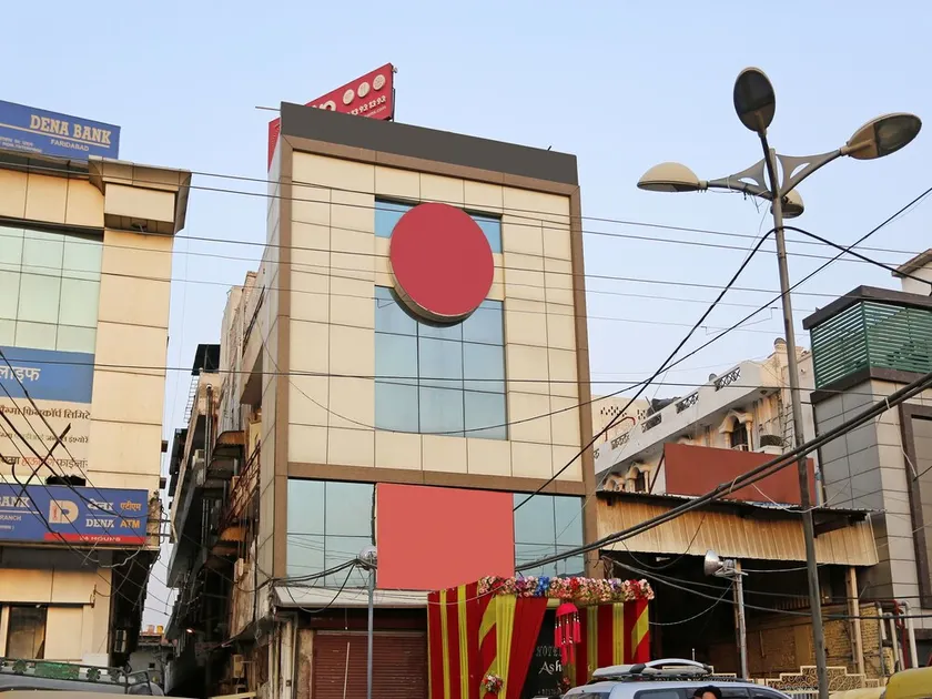 OYO 834 Hotel Aashirwaad - Image 1