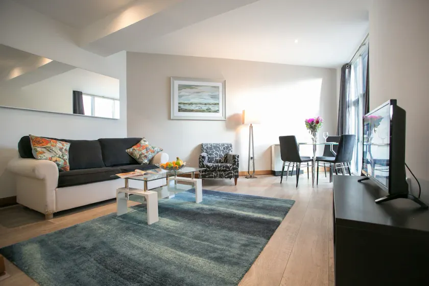 O'Connell Bridge - City Break Apartments - Image 1