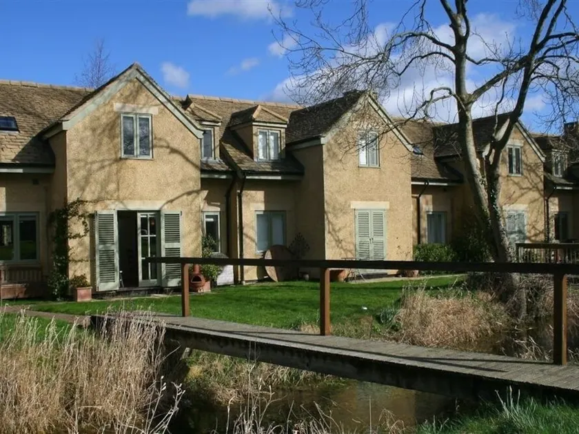 Kingfisher House - Image 1