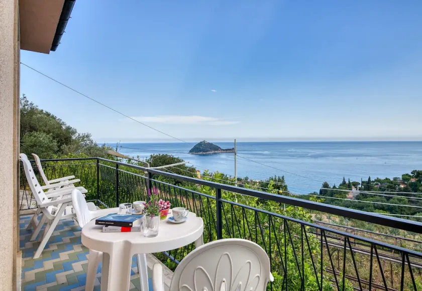 Gli Ulivi Al Mare - Image 1