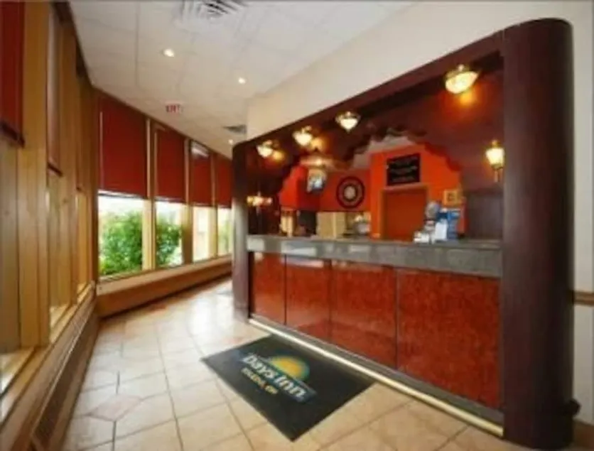 Days Inn Toledo - Image 1