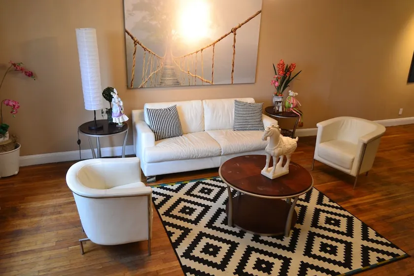 NYC 10 Mins, 6 Luxury Affordable Multi Bedroom Apartments - Image 1