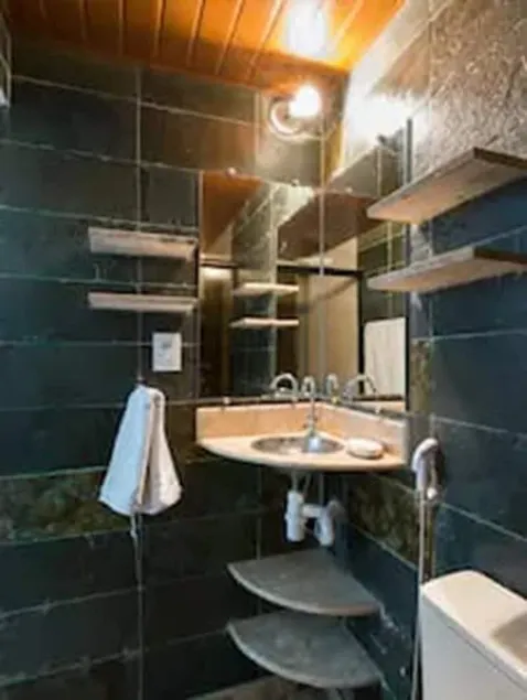 Man Cave Hostel - Image 1