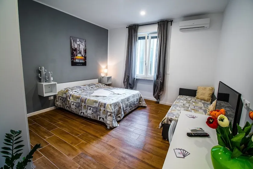 Suebi rooms and apartament - Image 1