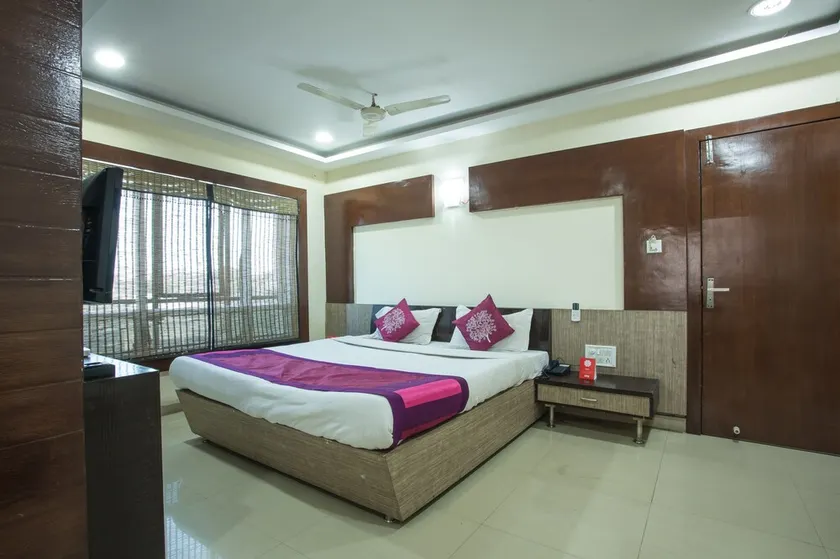 OYO 5738 Hotel Lords Inn - Image 1