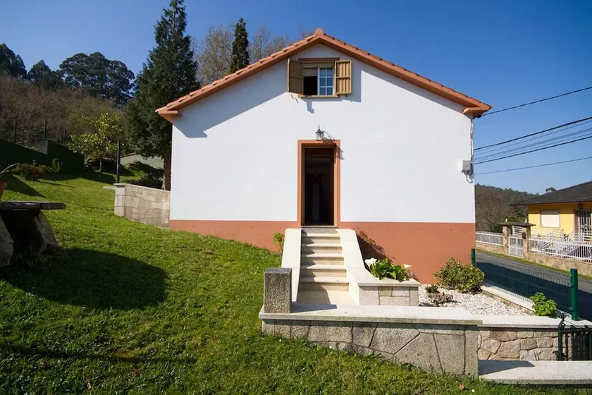102174 House in Camboño - Image 1