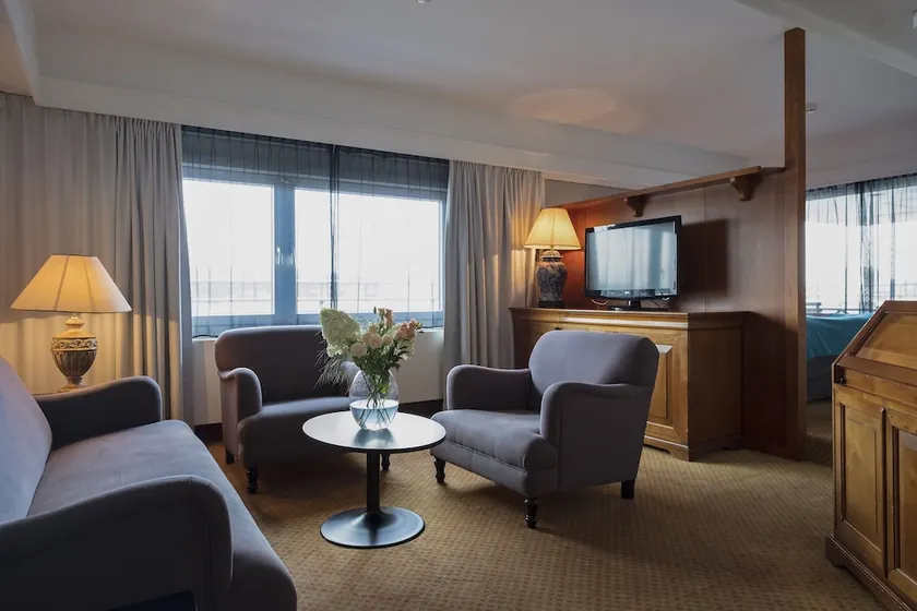 Dronningen Hotel - Image 1